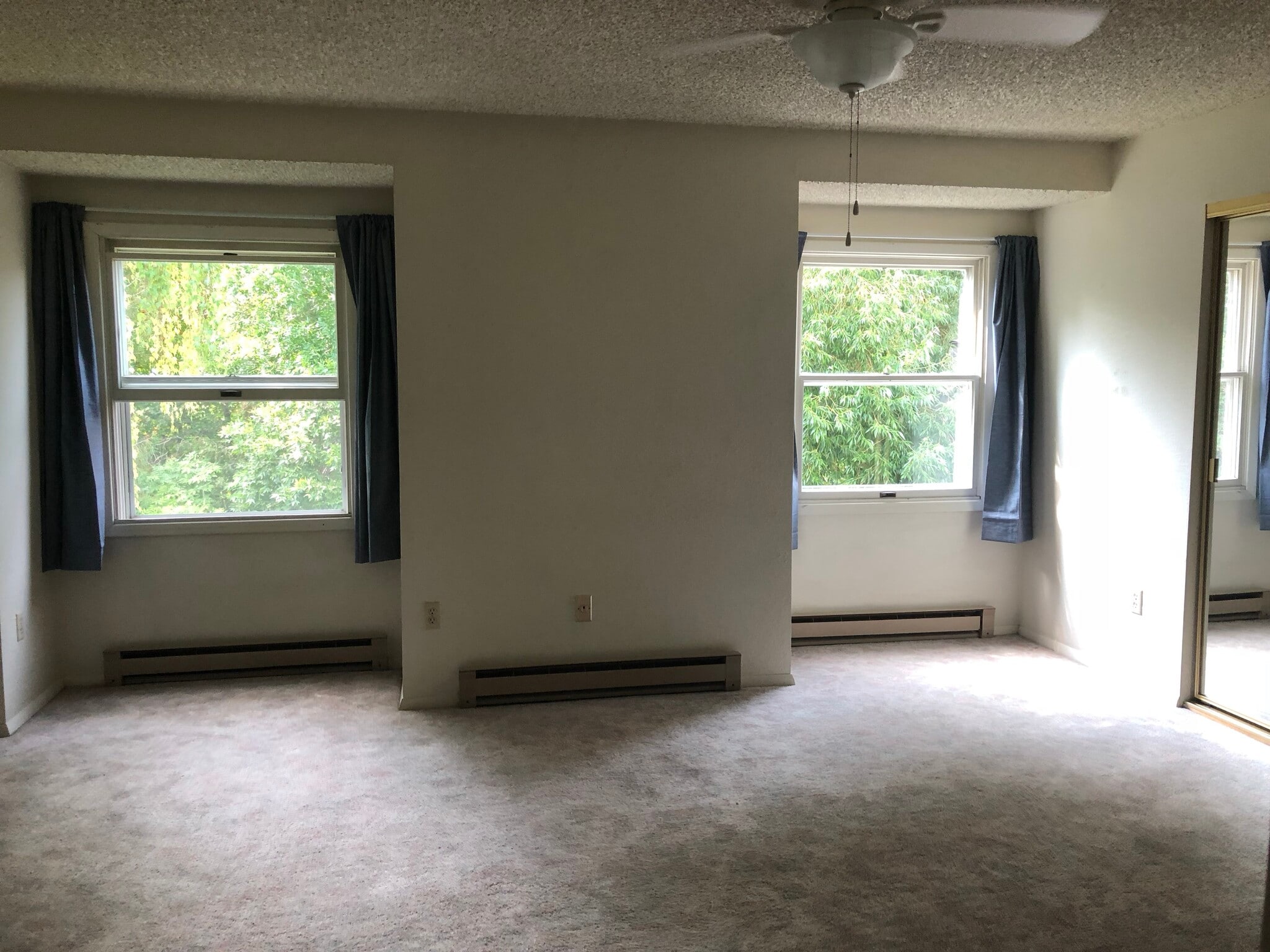 Larger bedroom - 12 E Garfield St
