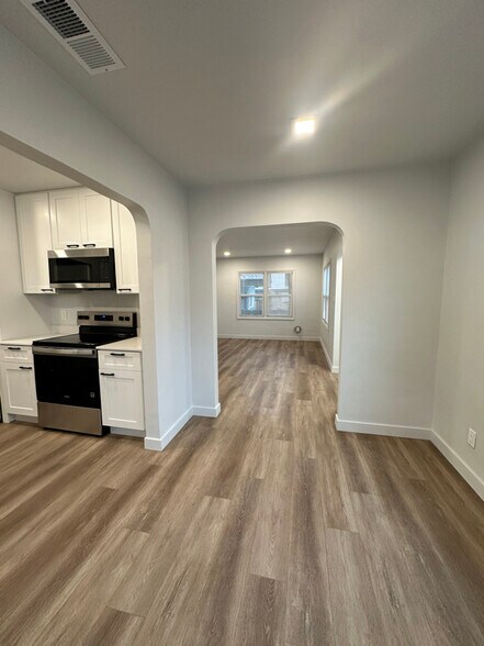 Building Photo - 2030 S 400 E