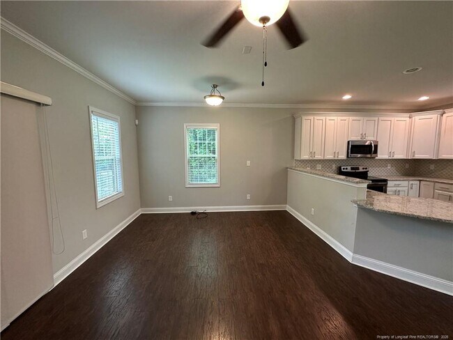 Building Photo - 919 Carolina Ave