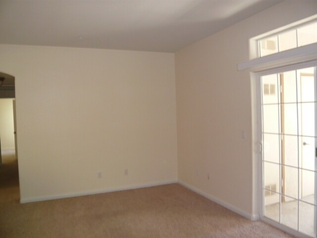 Building Photo - 3 Bedroom Condo in Sunrise Hills