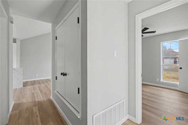 Building Photo - 2701 Cross Timber Dr