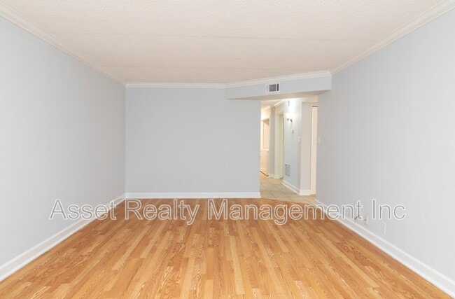 Building Photo - 407 Canberra Dr