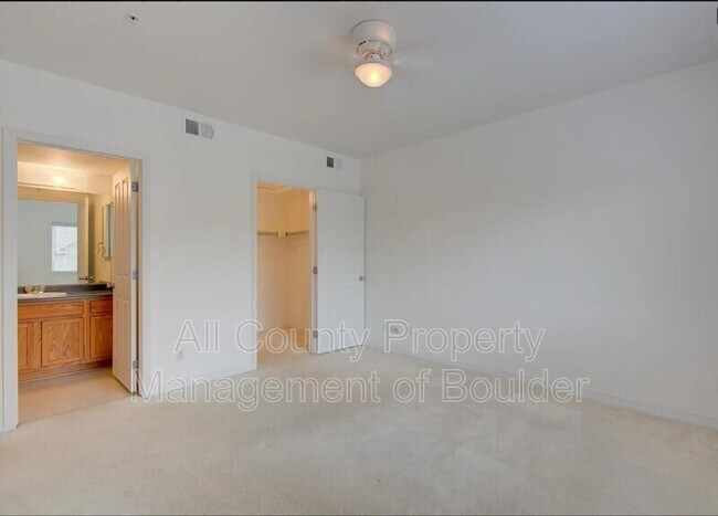 Building Photo - 14300 Waterside Ln