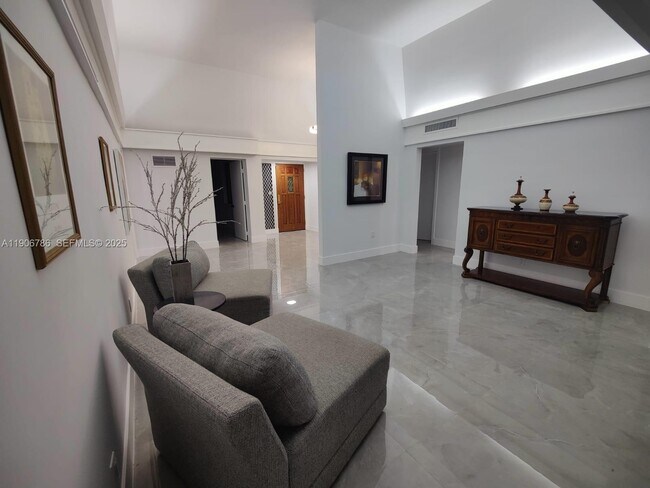 Building Photo - 5109 Banyan Ln