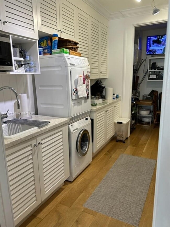 Building Photo - 645 Almeria Ave