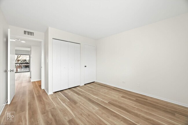 Building Photo - 210 Fountainview Ln