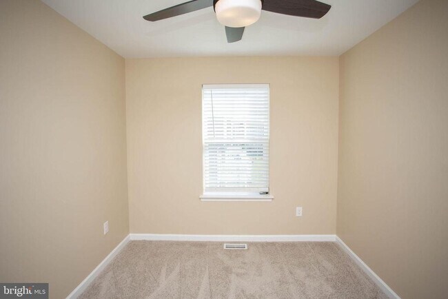 Building Photo - 239 Macoun Way