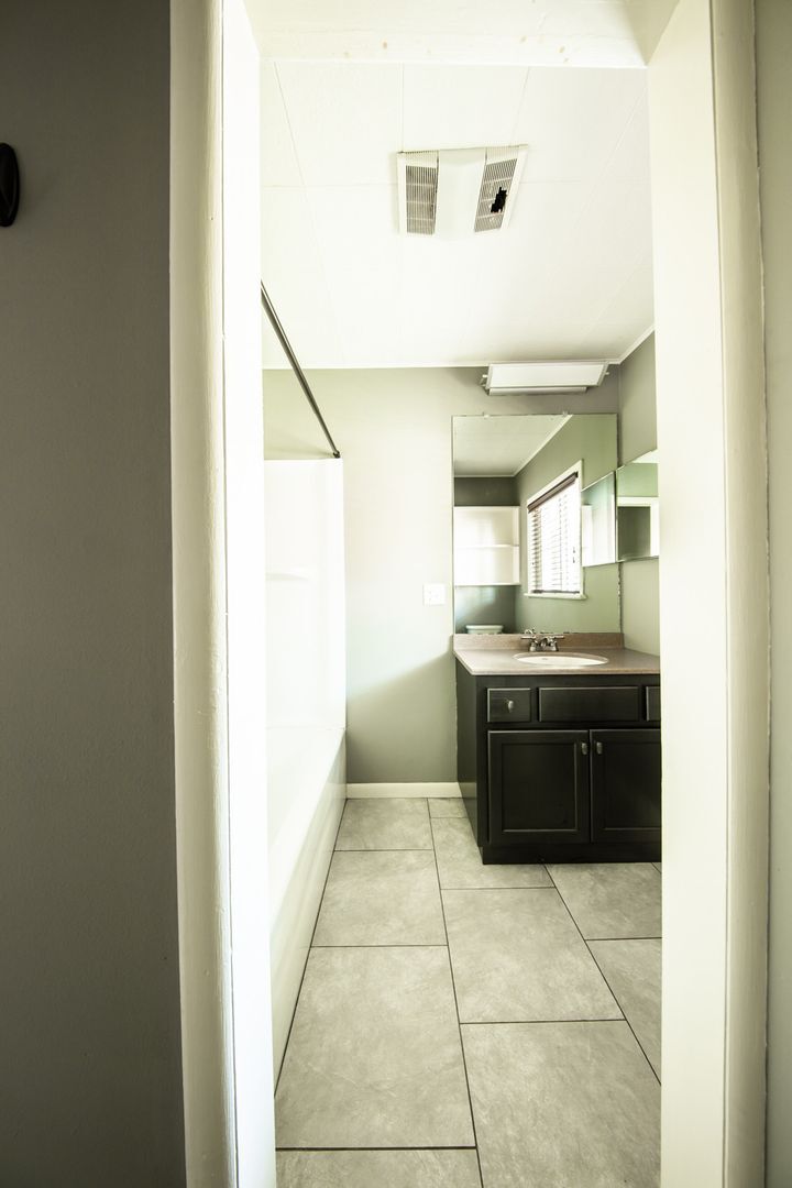 Building Photo - 1627 Oakland Ave