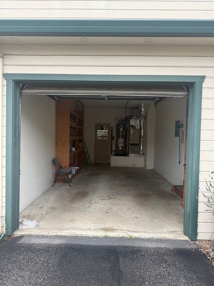 Garage - 711 Hanover St