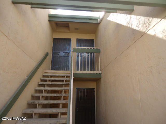 Building Photo - 820 S Langley Ave