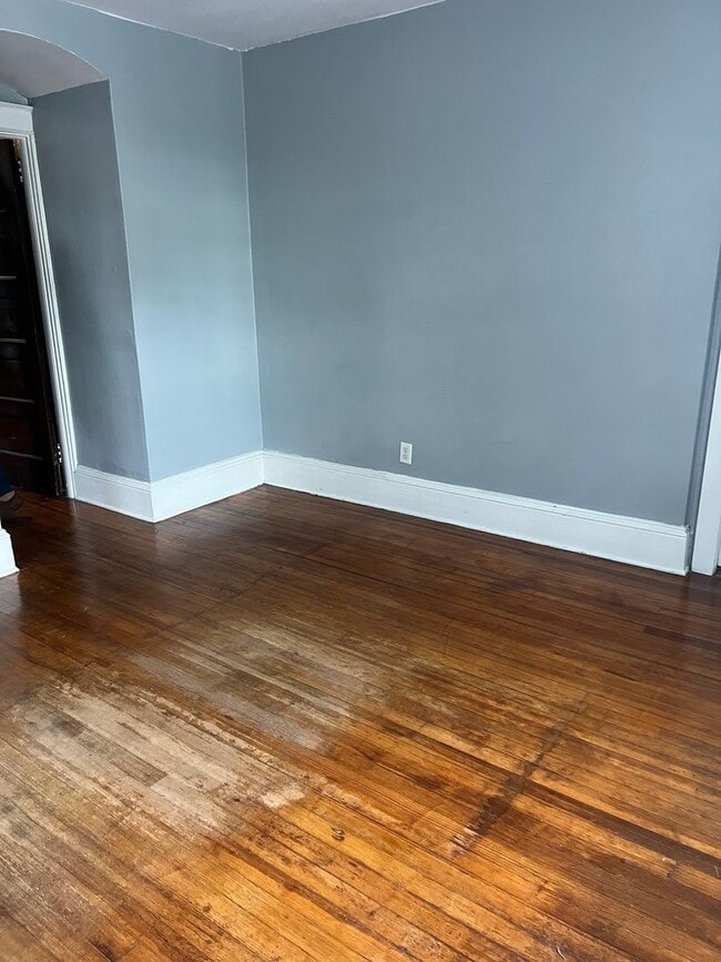 Building Photo - 919 E King St