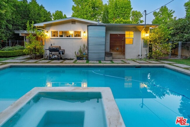 Building Photo - 5525 Matilija Ave