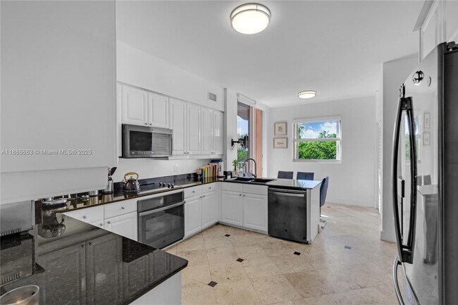 Building Photo - 737 Crandon Blvd