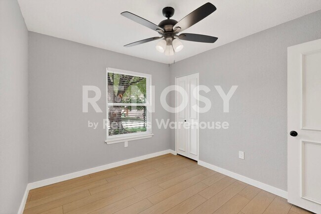 Building Photo - 1408 Seely St