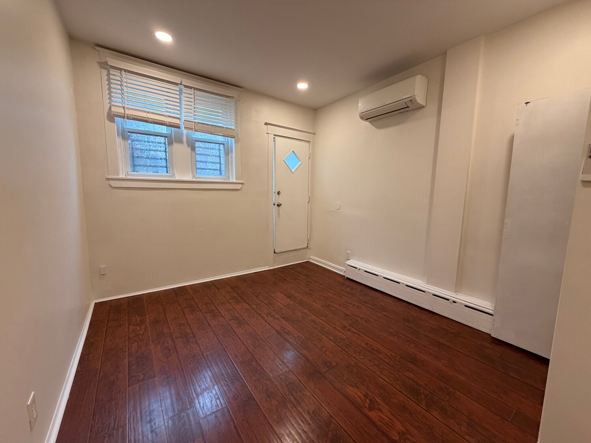 Building Photo - 2049 Snyder Ave