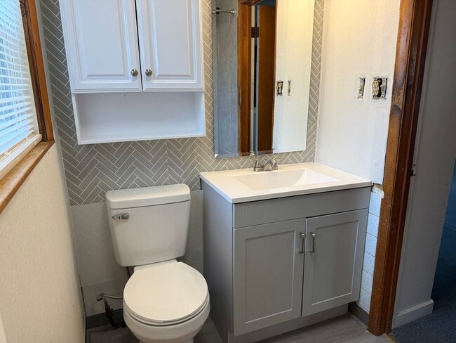 Building Photo - 113 Line Way