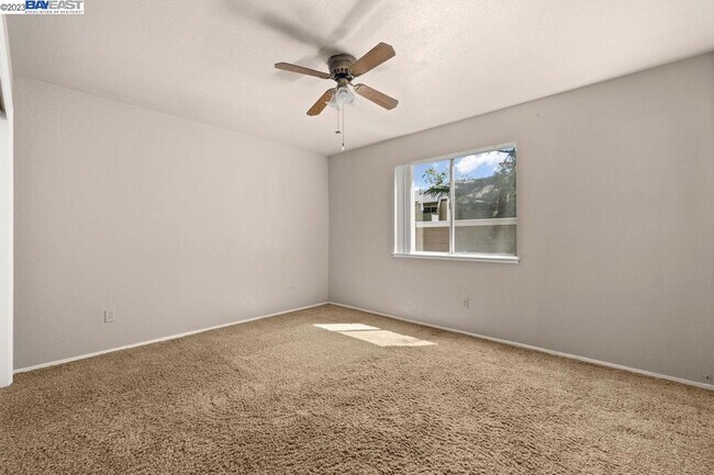 Building Photo - 9101 Newhall Dr