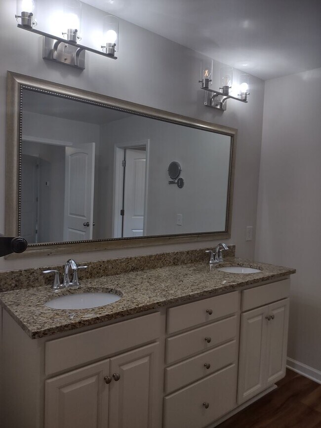 Building Photo - Wonderful Two Story Four Bedroom Three Full Bathrooms Home in Elgin SC