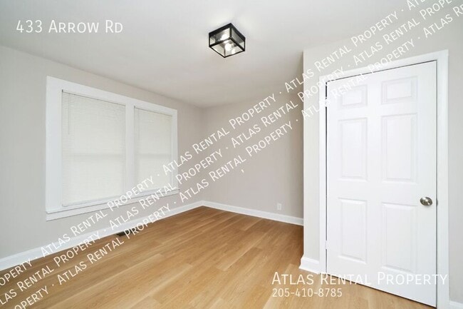 Building Photo - 433 Arrow Rd