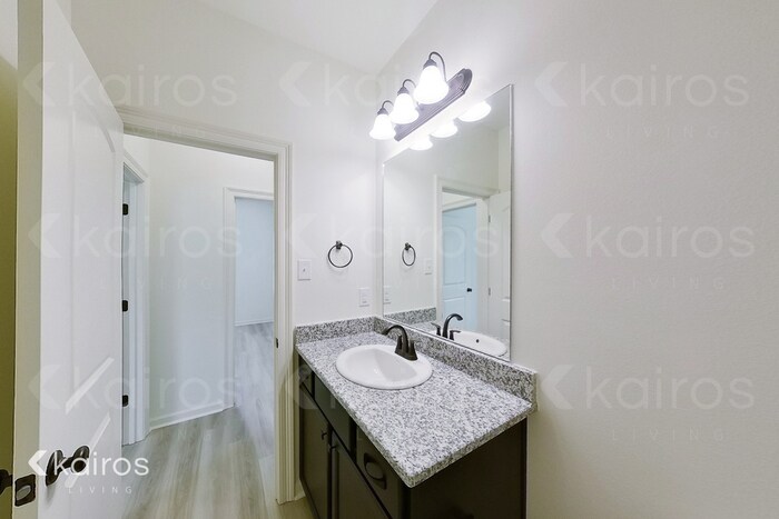 Building Photo - 205 Foggy Ln