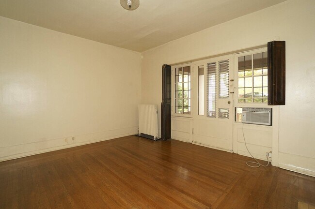 Living Room - The Old Heidelberg