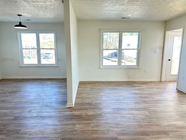 Building Photo - 208 Ridge Rd