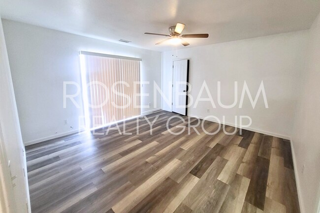 Building Photo - Charming 2-bedrooms, 2-baths duplex locate...