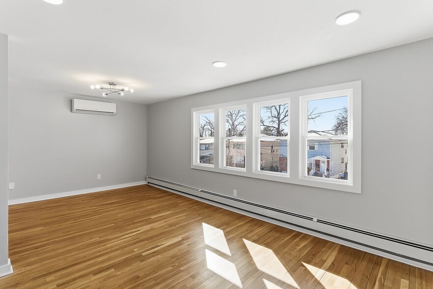 Building Photo - 19 Evelyn Ct