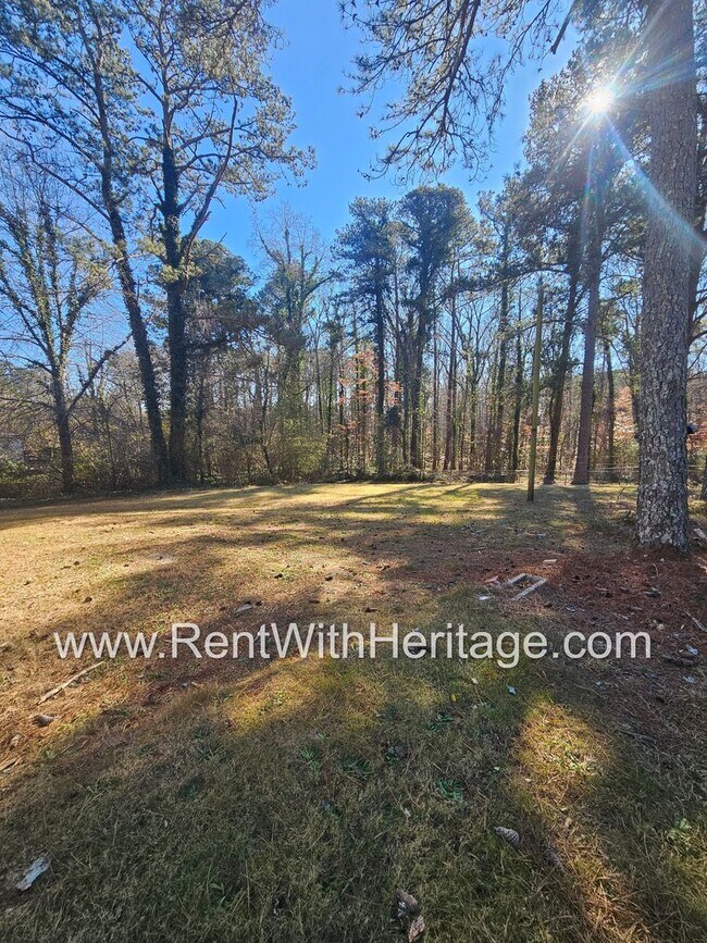 Building Photo - Great Brick Ranch / Harwood Floors / Huge Shop or Extra Storage / No Garage / Great Private Back ...