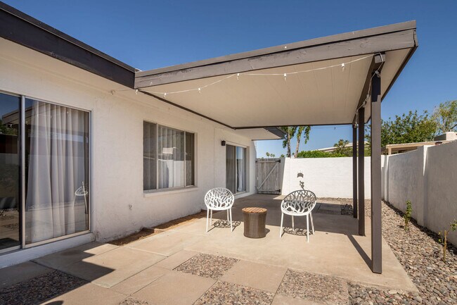 Building Photo - 905 W Berridge Ln