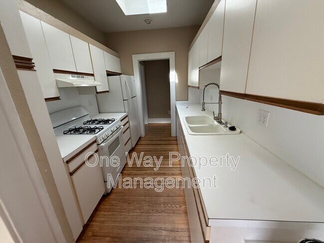 Building Photo - 804 11th Ave
