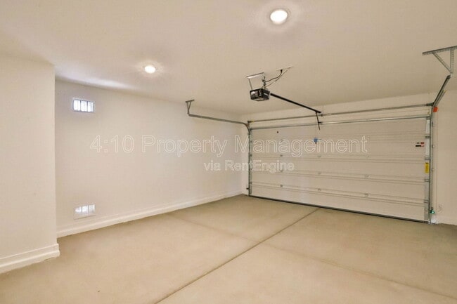 Building Photo - 4470 E Clydesdale St