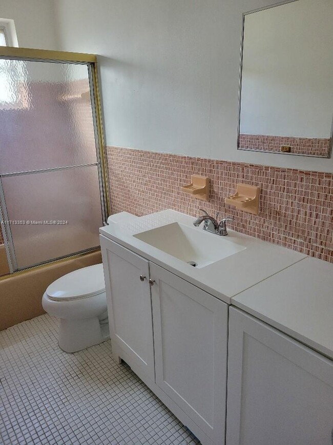 Building Photo - 1 bedroom in Hallandale FL 33009