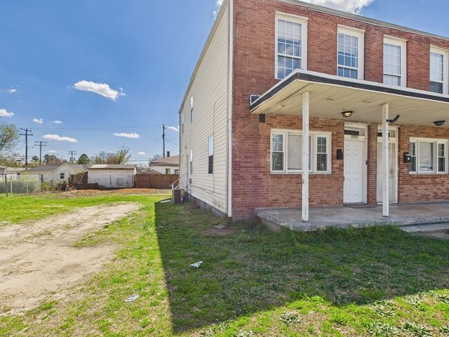 Primary Photo - 1454 Ferndale Ave