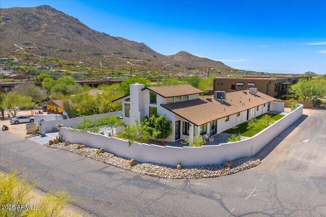 Building Photo - 5801 E Surrey Dr