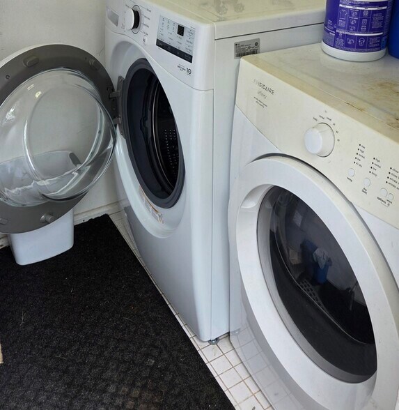 Laundry - 2020 NE 4th Ave