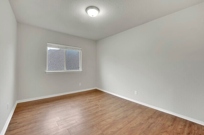 Building Photo - 1549 Sonnet Dr