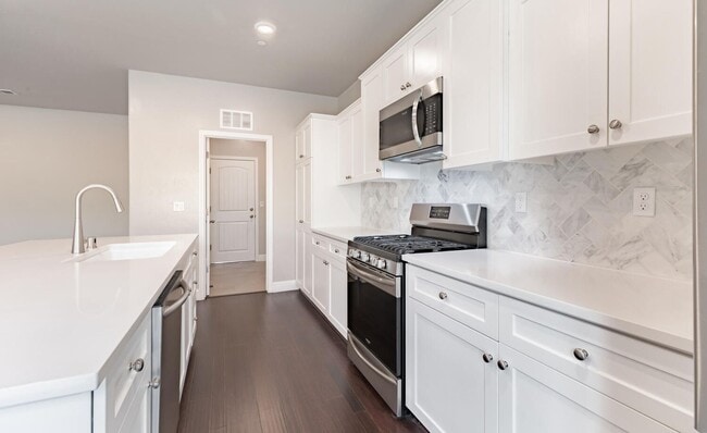 Building Photo - Loma Vista Home on 8800sf Lot for Lease