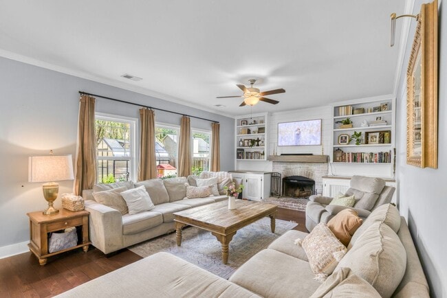 Building Photo - Spacious 4 Bedroom Home in Auburn