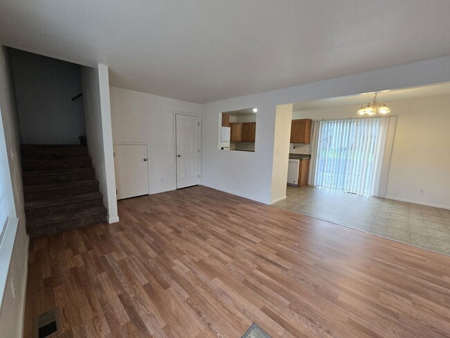 Building Photo - 1914 SE Douglas Ave