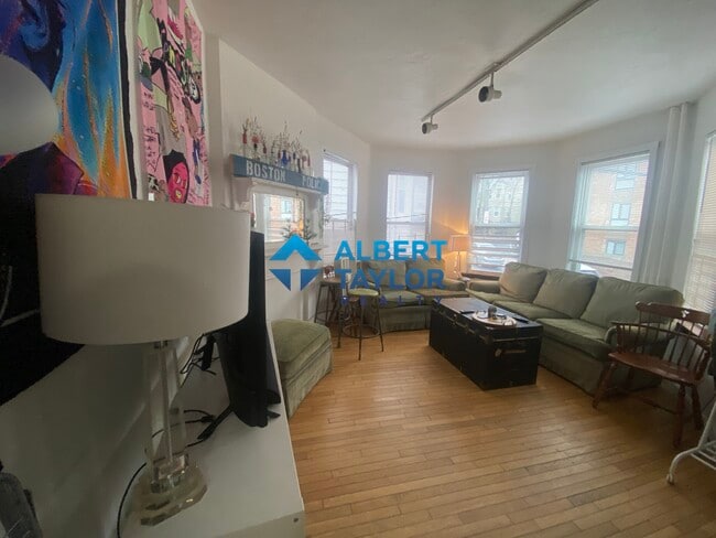 Building Photo - 10 Parker Hill Ave