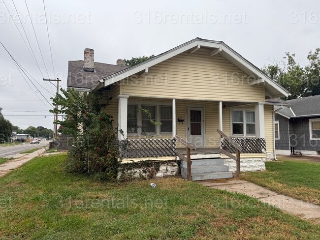 Building Photo - $850 - 2 bedroom / 1 bathroom - Single Fam...