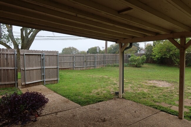 Building Photo - 101 Travis Ln