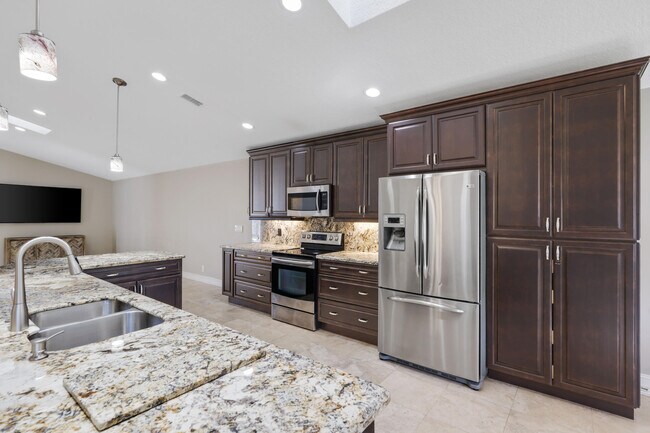 Building Photo - 7546 Ironbridge Cir