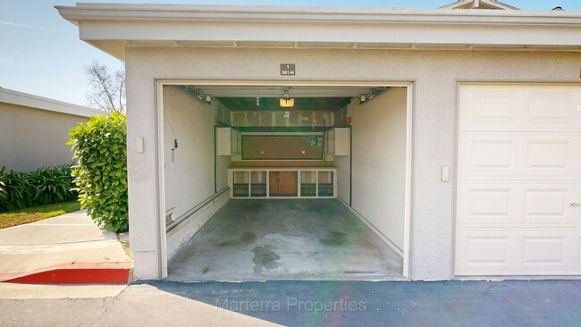 Building Photo - Beautiful Second-Floor Condo in the Desirable 55+ Huntington Landmark Community