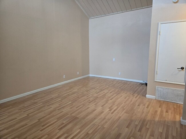 Building Photo - 2950 Niagra #262 - Turlock Condo