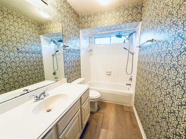 Building Photo - 2439 Shelby Park Dr