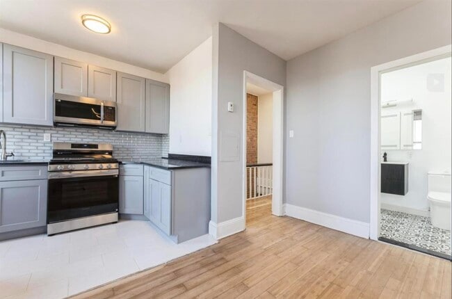 Building Photo - 291 Forrest St