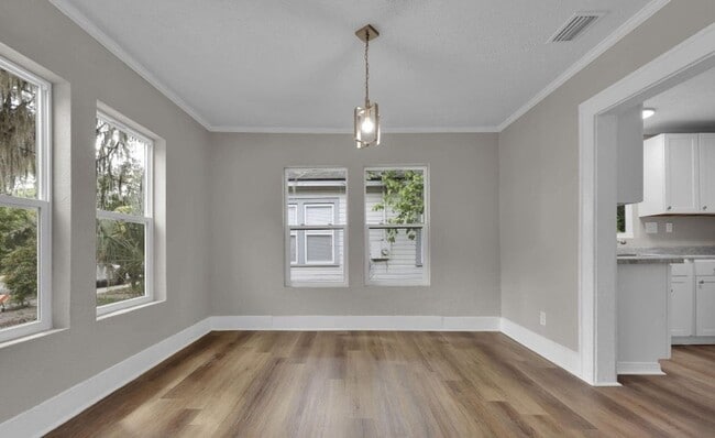 Building Photo - Charming 2-Bed, 1-Bath House