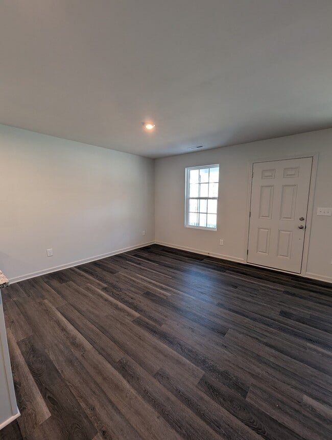 Building Photo - 6717 Hardwick Ln